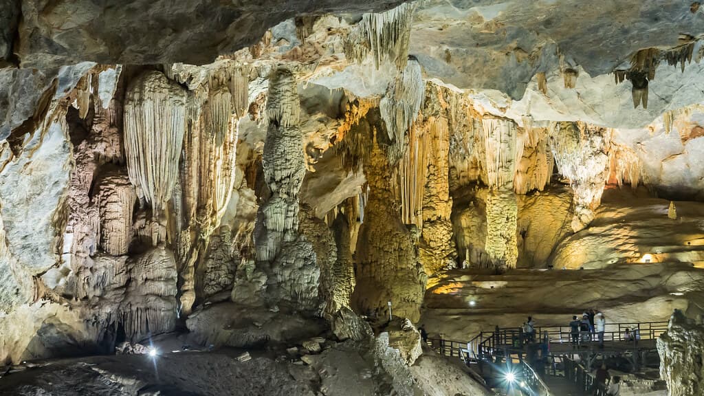 מערת האלה (Hang En Cave)