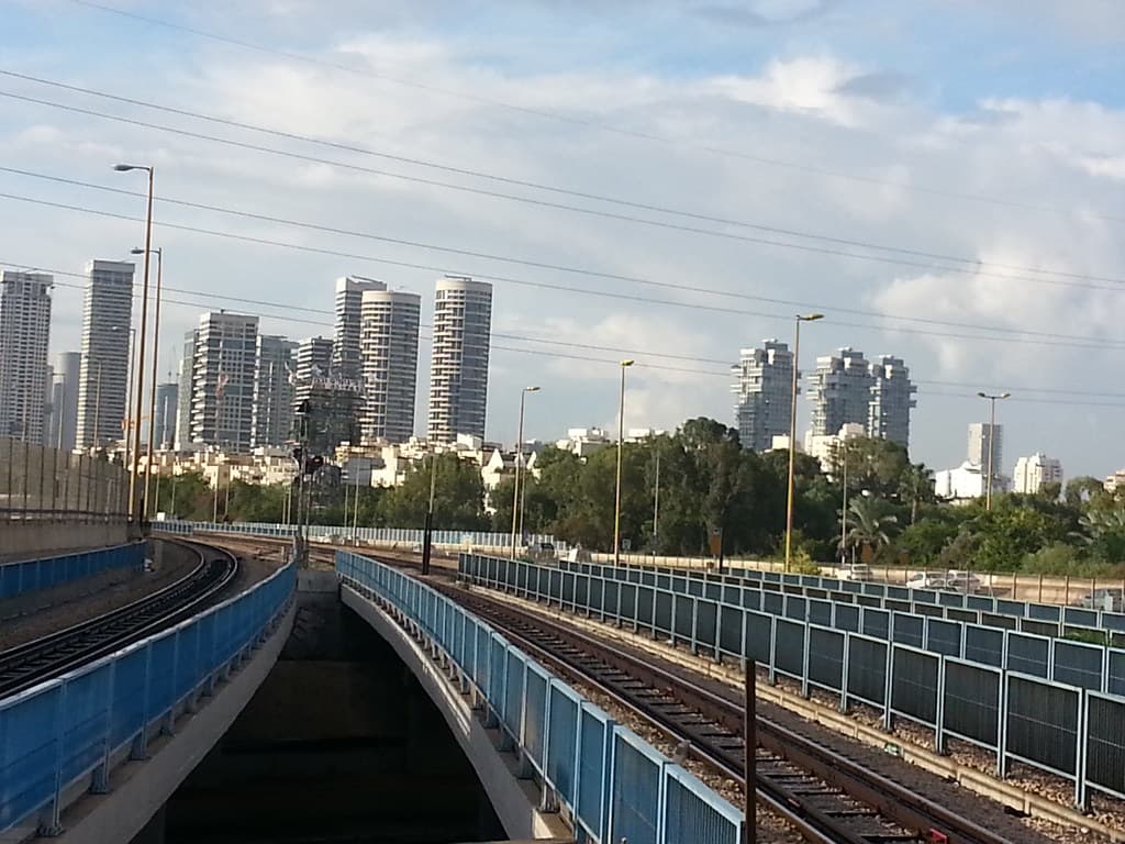 העיר הלבנה