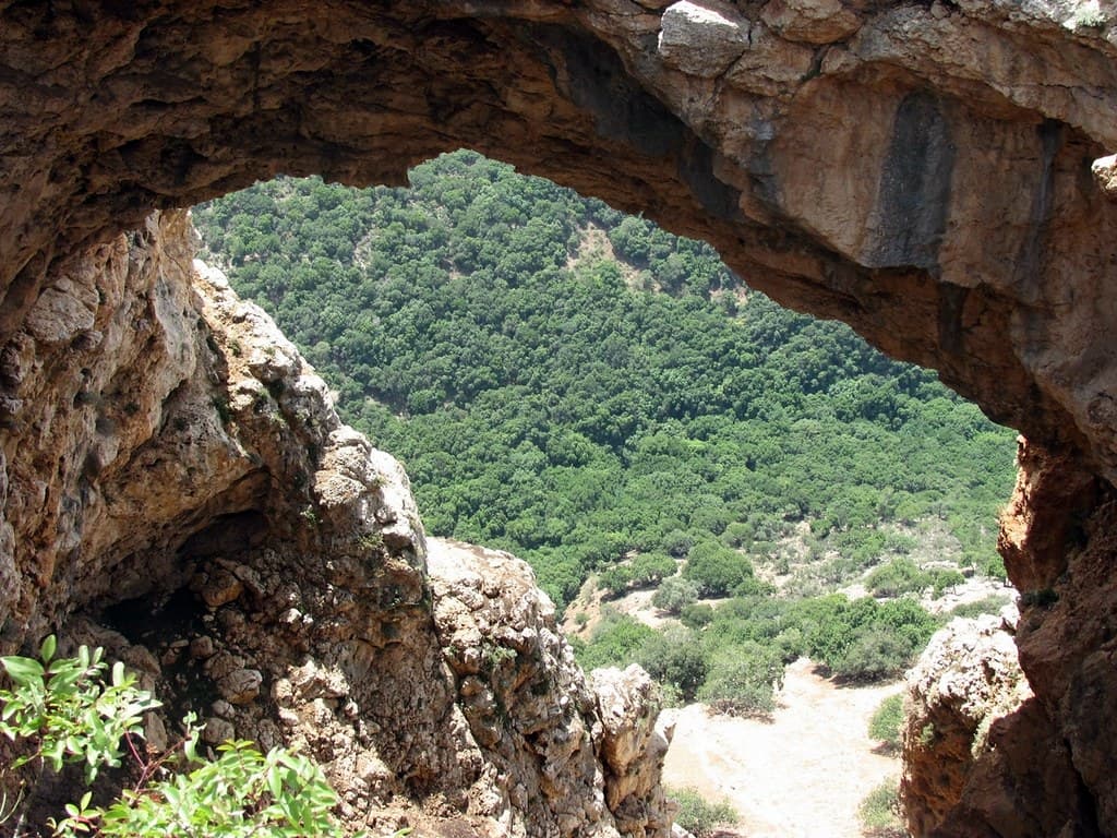 מערת קשת (פארק עדמית)